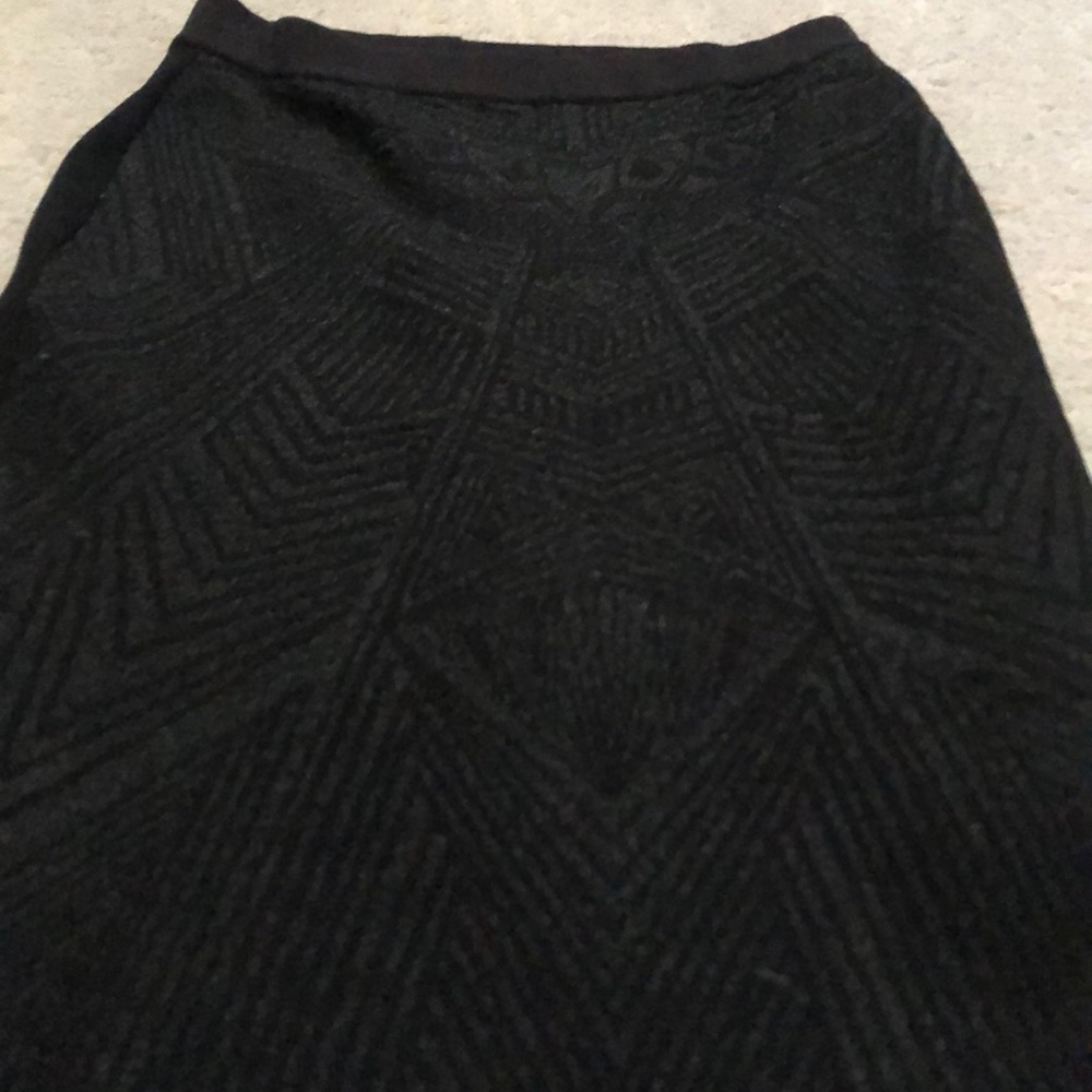 Black w/ silver glitter Aztec design pencil skirt - Picture 2 of 6